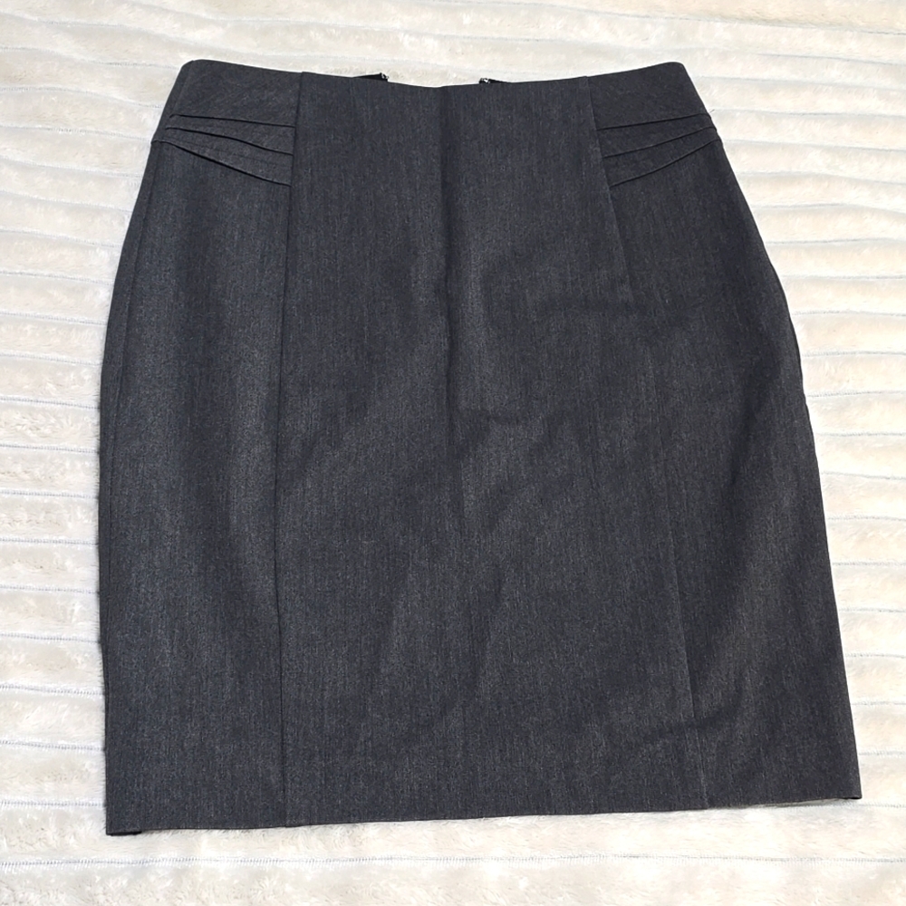 Excellent condition.  Express gray pencil skirt.  Size 4